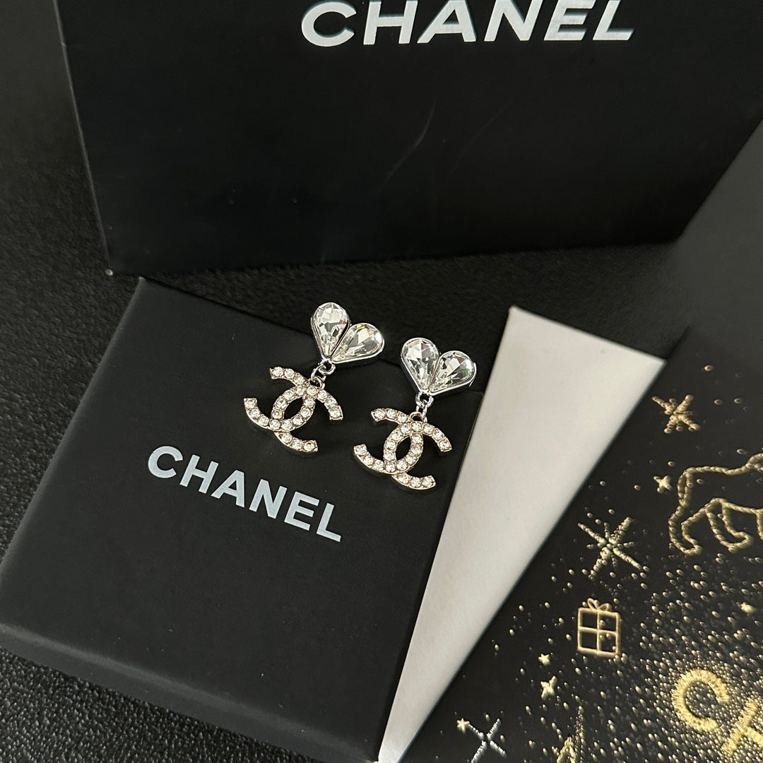 2025 Fashion heart pendant earrings