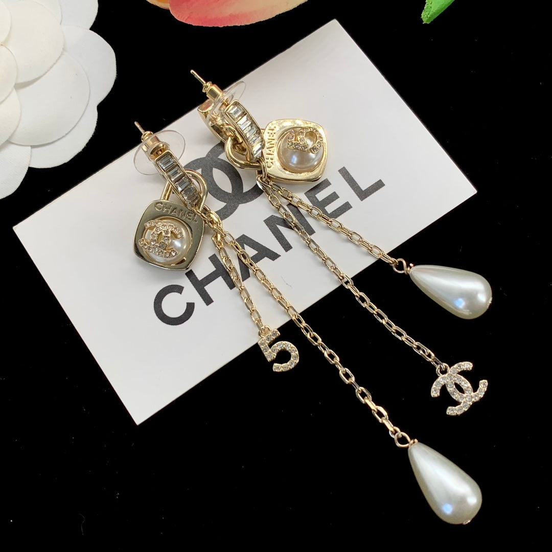 2025 Fashion Rhinestone Pearl Dangle Earrings