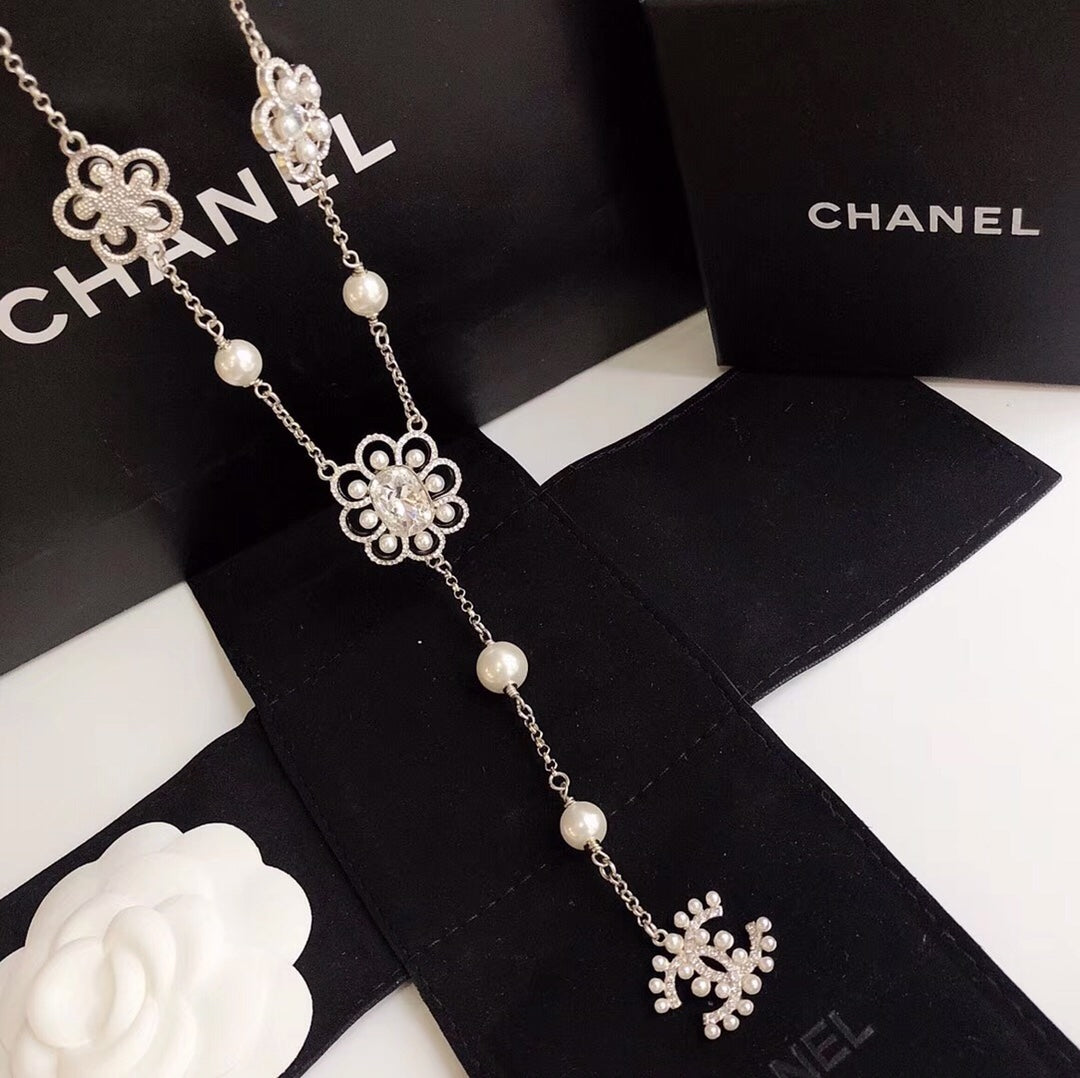 2025 Fashion Flower Letter Pearl Necklace