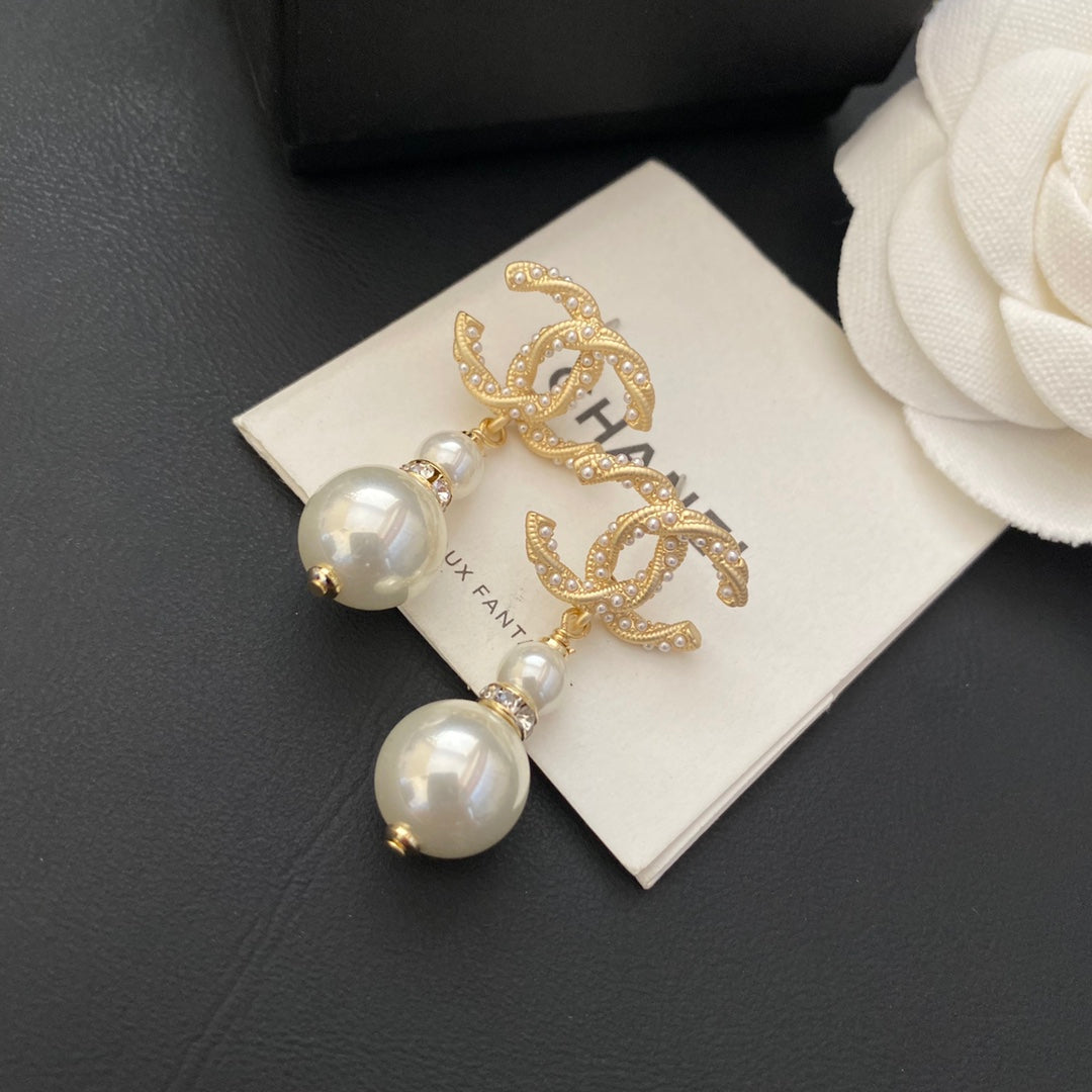 2025 Temperament Logo Letter Pearl Drop Earrings