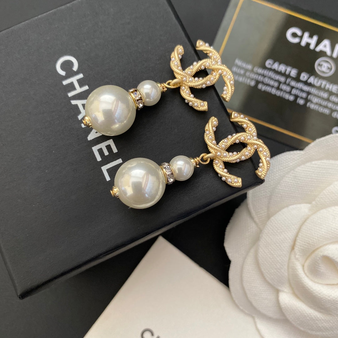 2025 Temperament Logo Letter Pearl Drop Earrings