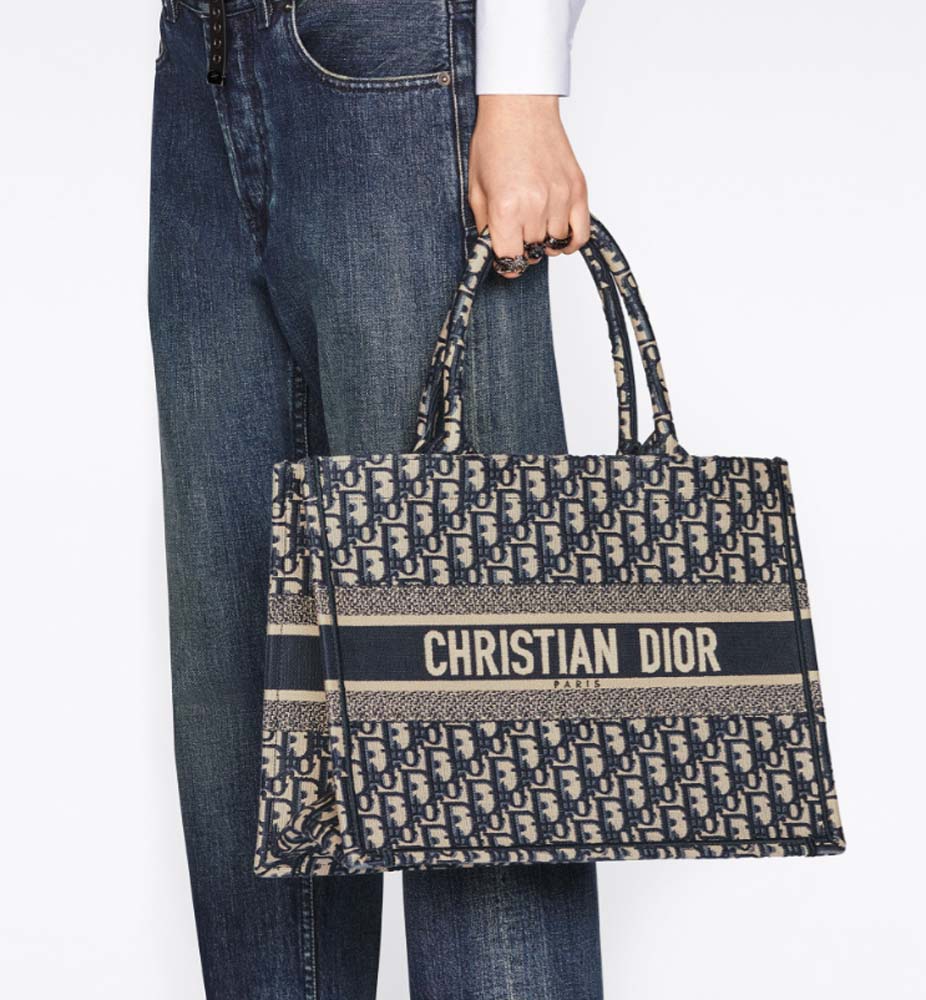 2025 Bag MEDIUM D BOOK TOTE