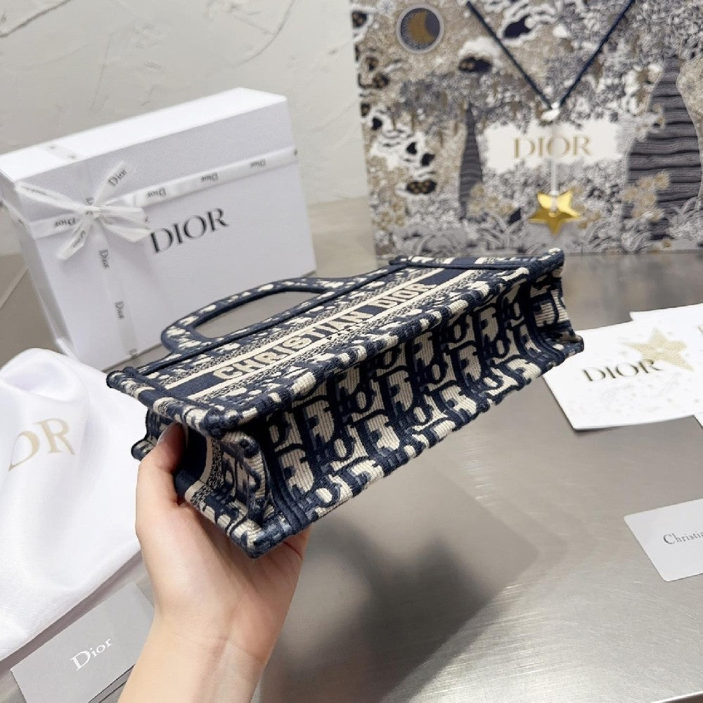 2025 Bag Classic Tote Bag W94