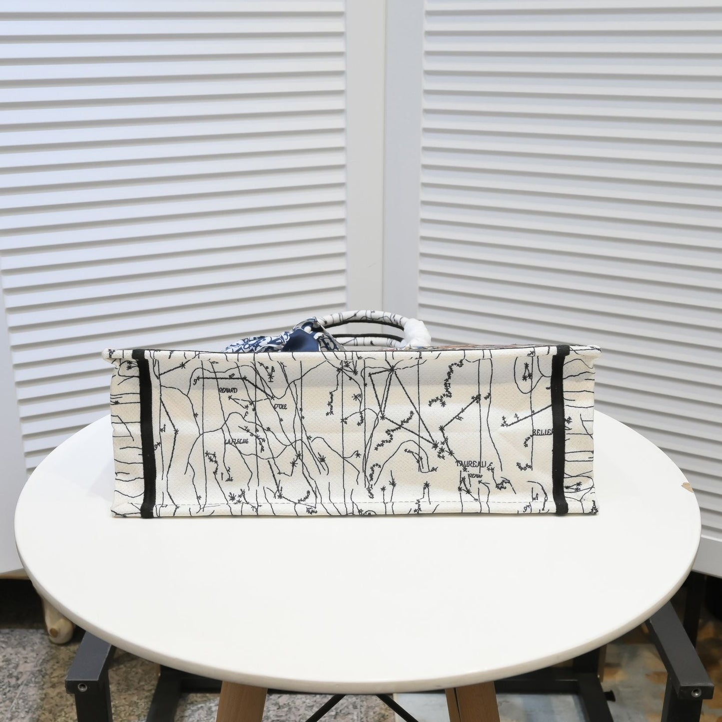 2025 Bag Classic Tote Bag W241