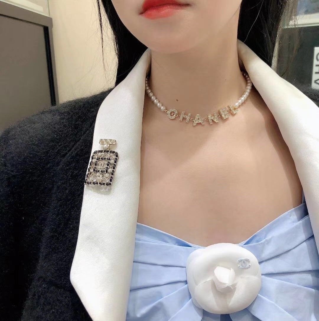 2025 Luxury Rhinestone Pearl Letter Necklace