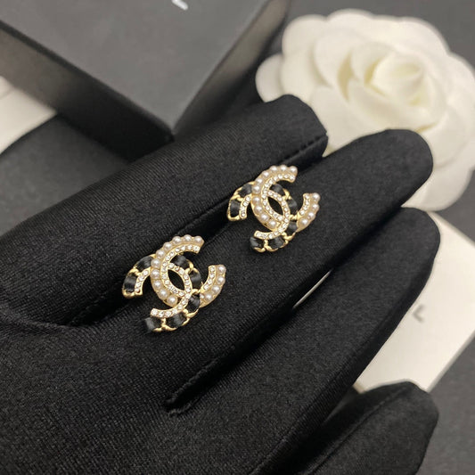 2025 Sparkling Diamond Pearl Leather Stud Earrings