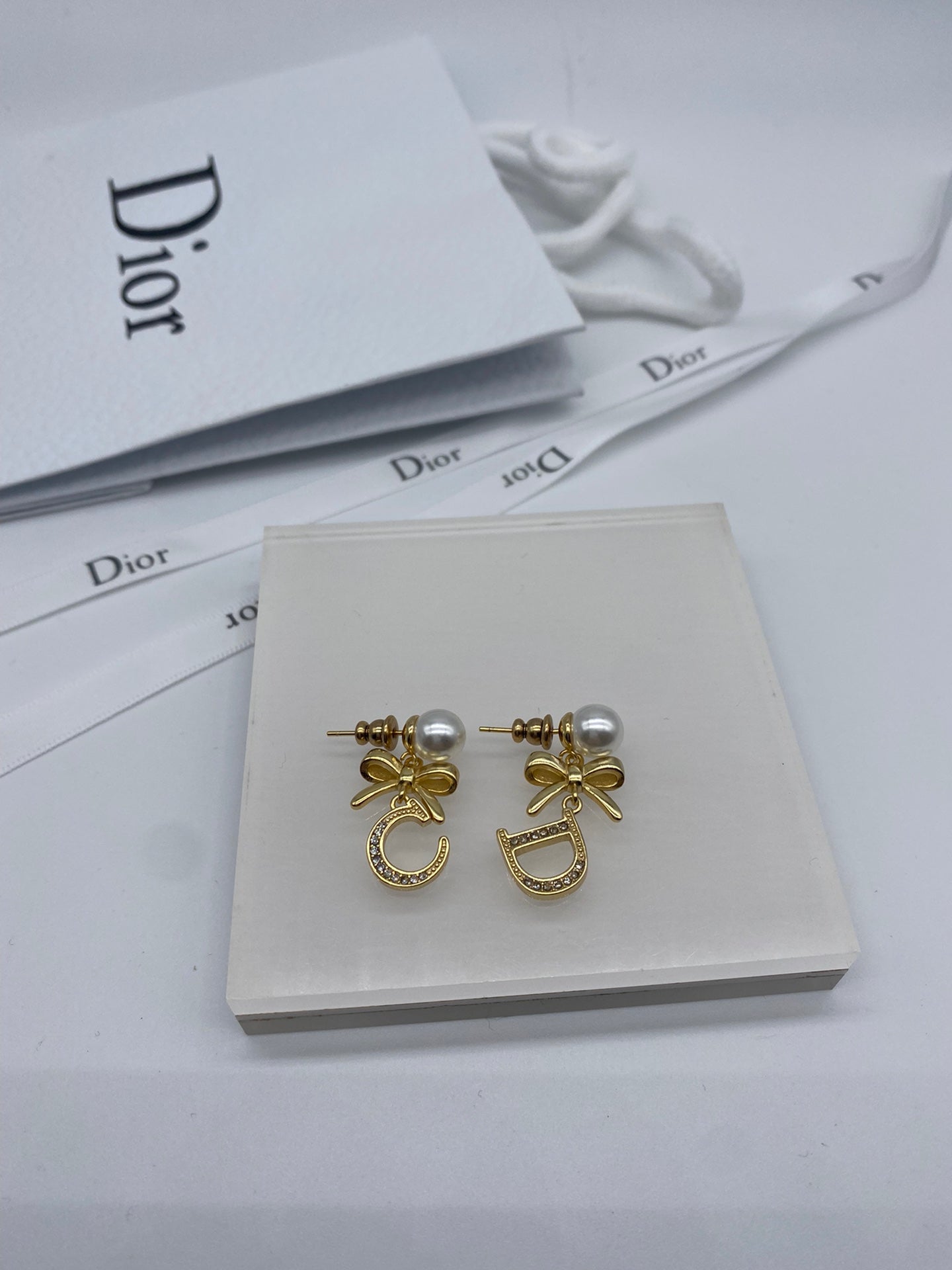2025 Bow Pearl Earrings