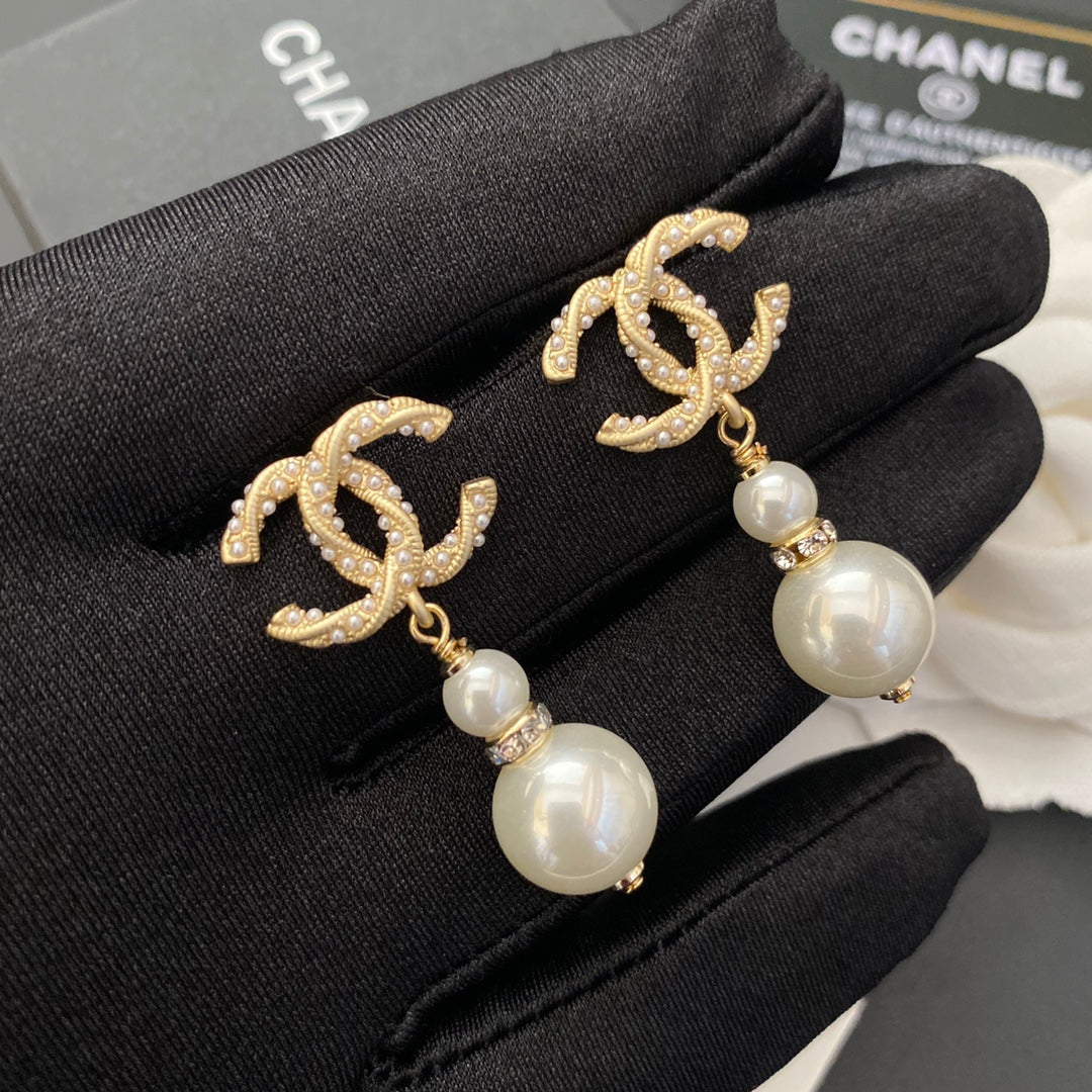 2025 Temperament Logo Letter Pearl Drop Earrings