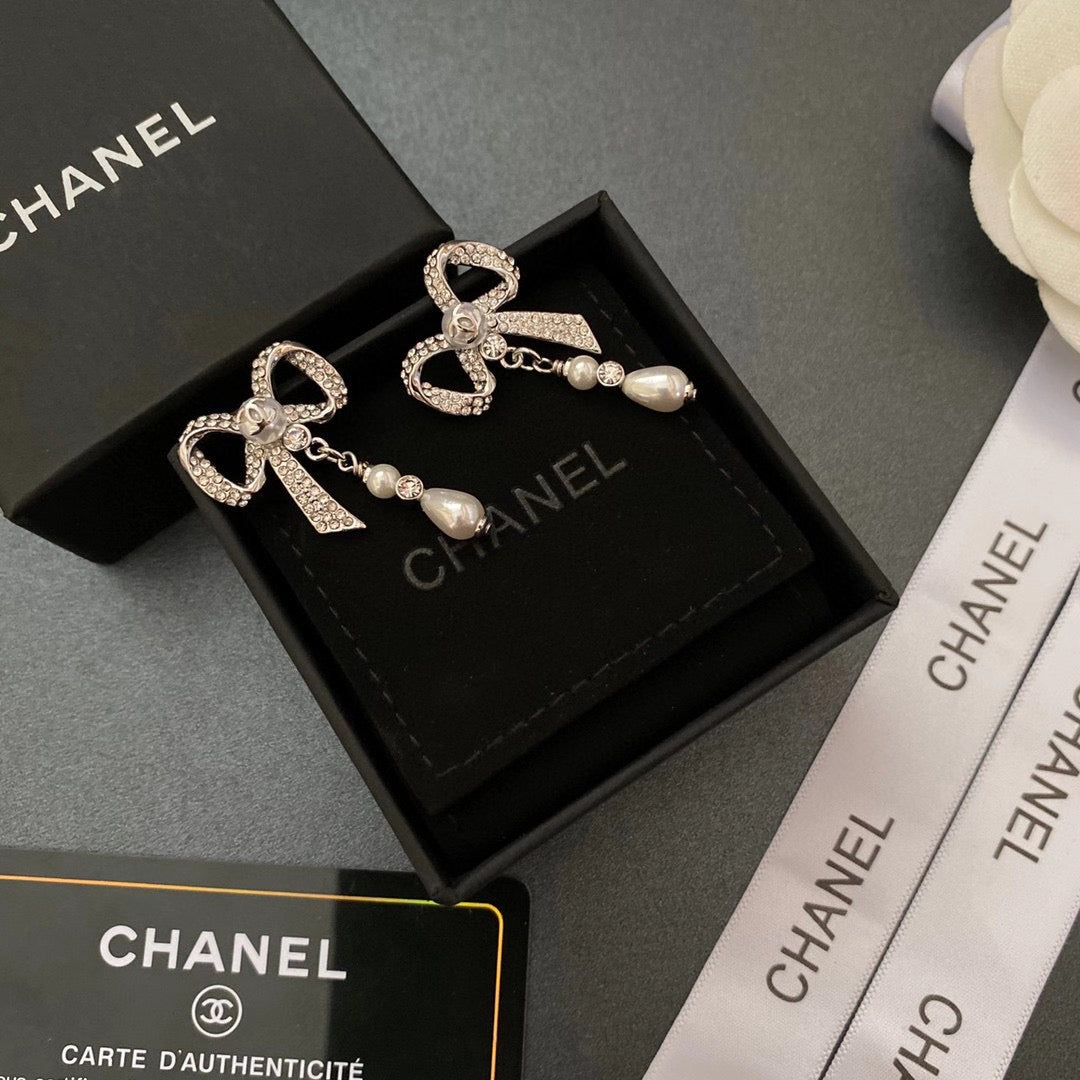 2025 Temperament Crystal Diamond Bow Earrings